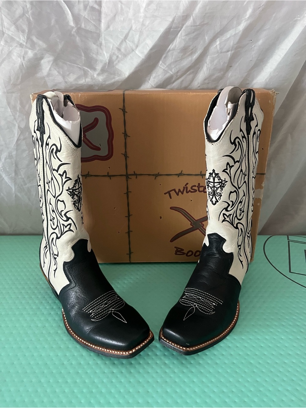 Twisted X Black and White Women’s Steppin Out Cowboy Boots Size 8.5 - Picture 2 of 10